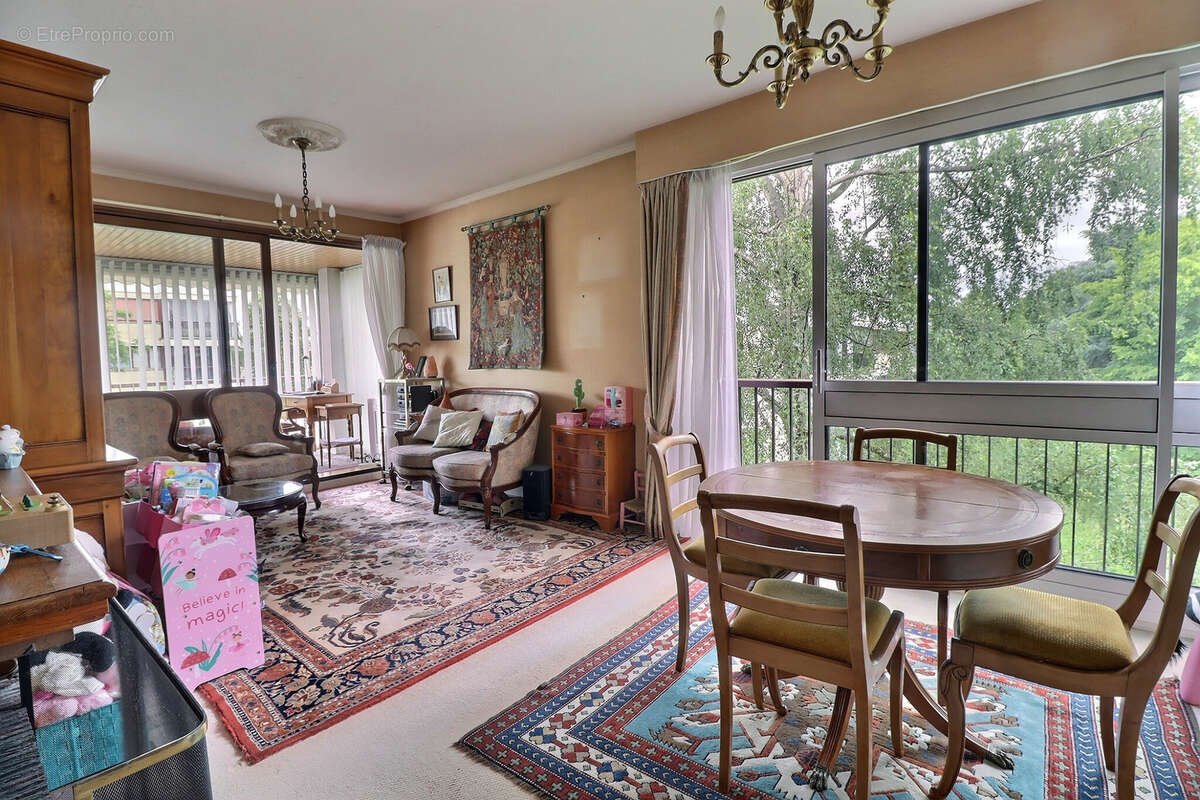 Appartement à FONTENAY-LE-FLEURY