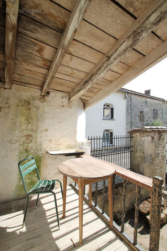 Maison à MARCILLAC-LANVILLE