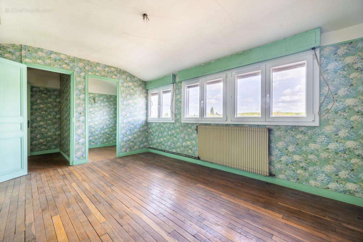 Maison à LE COUDRAY-MONTCEAUX