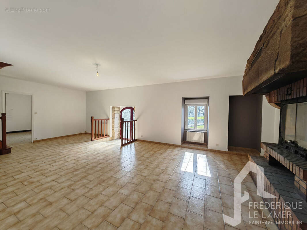 Maison à SAINT-AVE