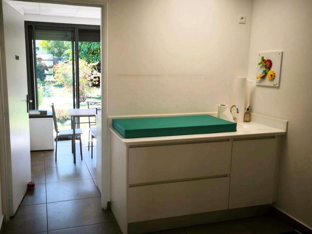 Local commercial a vendre saint-pierre - photo 2