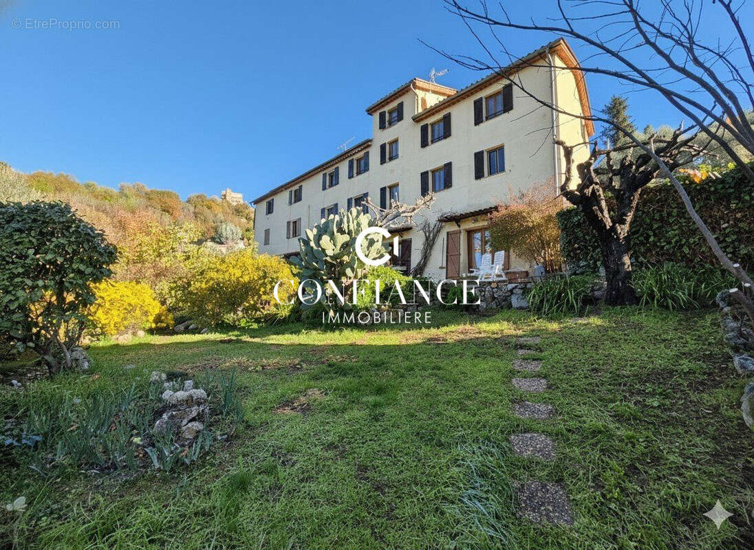 Appartement à CONTES