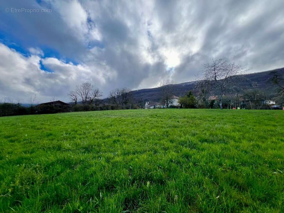 Terrain à INJOUX-GENISSIAT