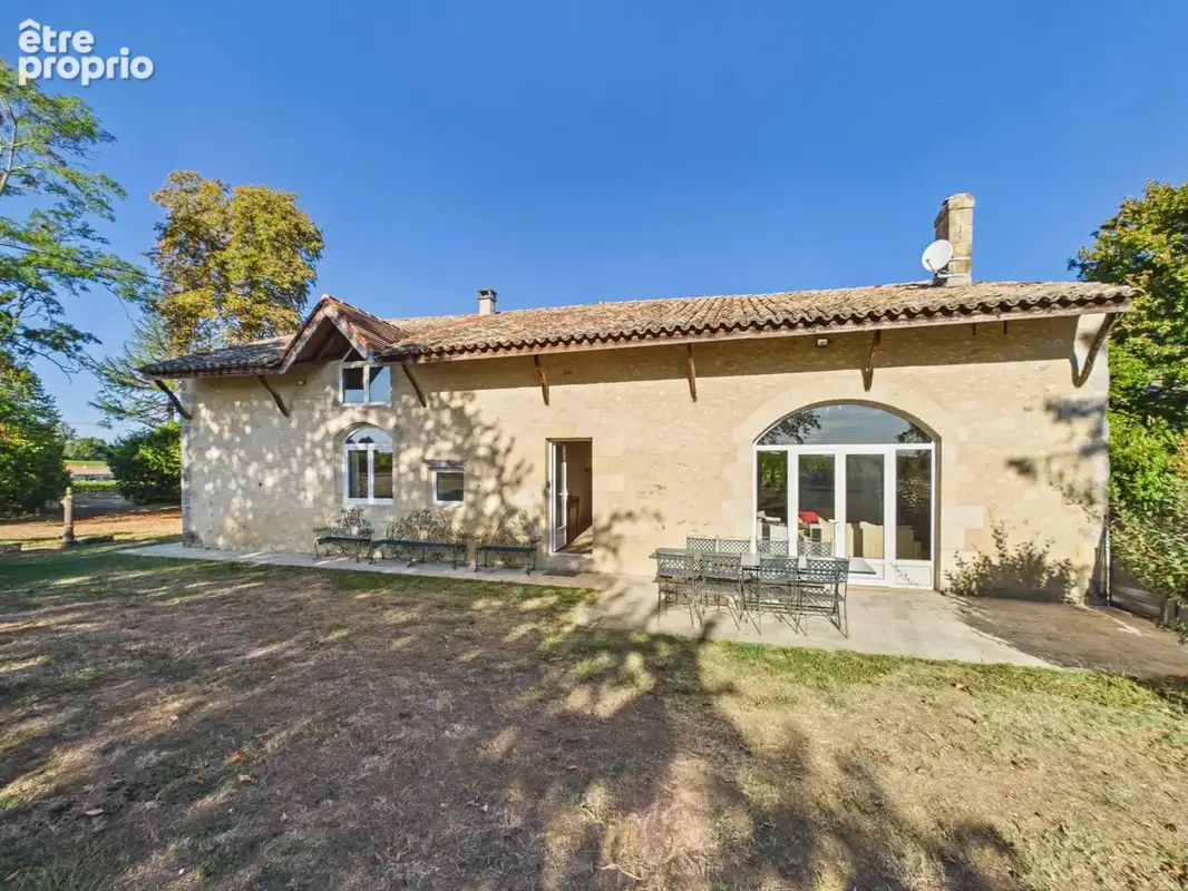 Château proche Saint‑Émilion avec domaine, hébergements indépendants et salle de réception - photo 15
