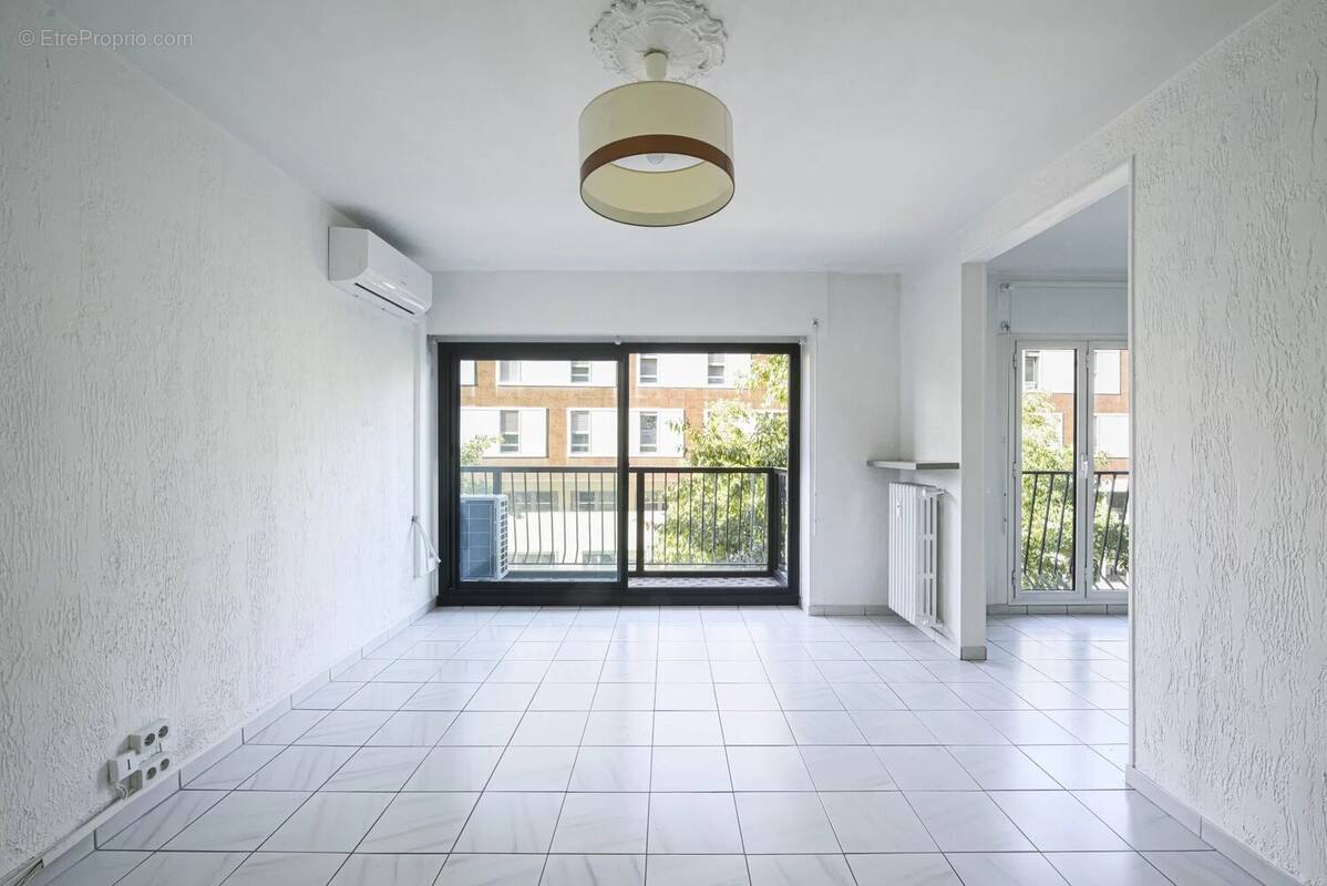 Appartement à MARSEILLE-3E