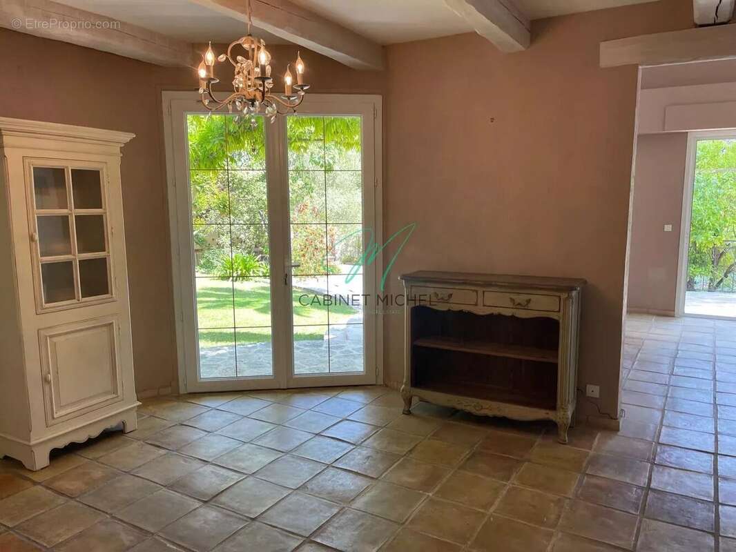 Maison à ROQUEFORT-LES-PINS