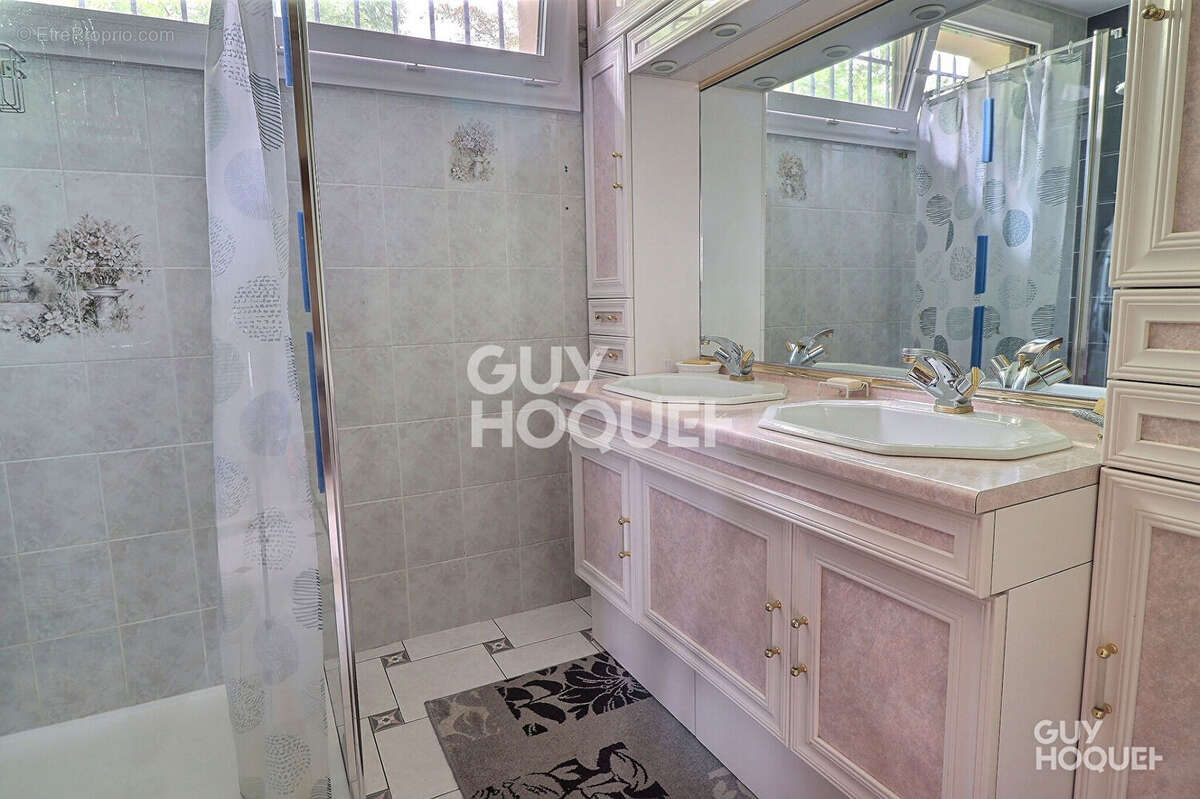 A VENDRE Villa Brétigny Sur Orge 11 pièces 247 m2 sur 1000 m² de terrain - photo 7