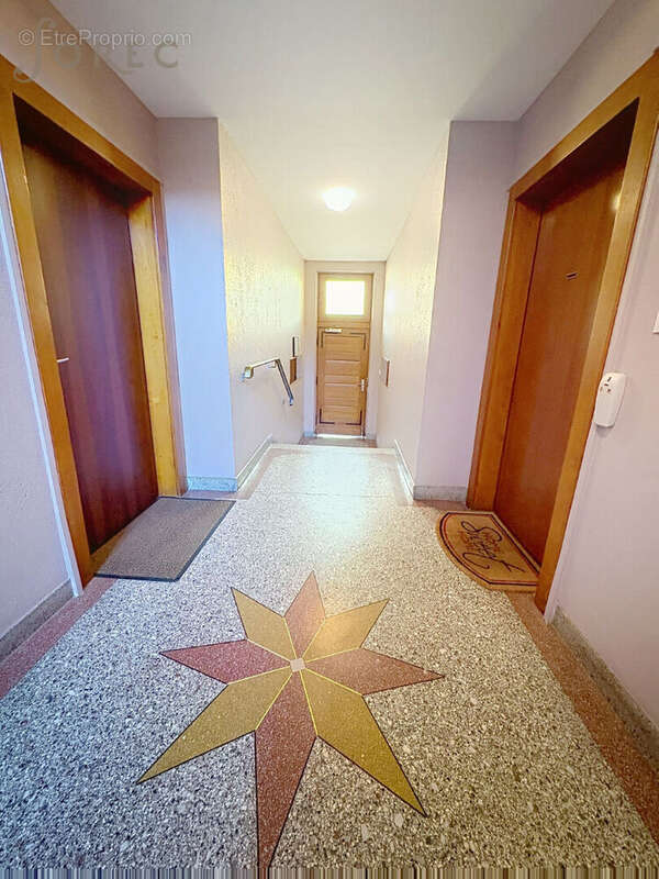 Appartement Metz Sablon/balcons/cave/grenier/garage - photo 2