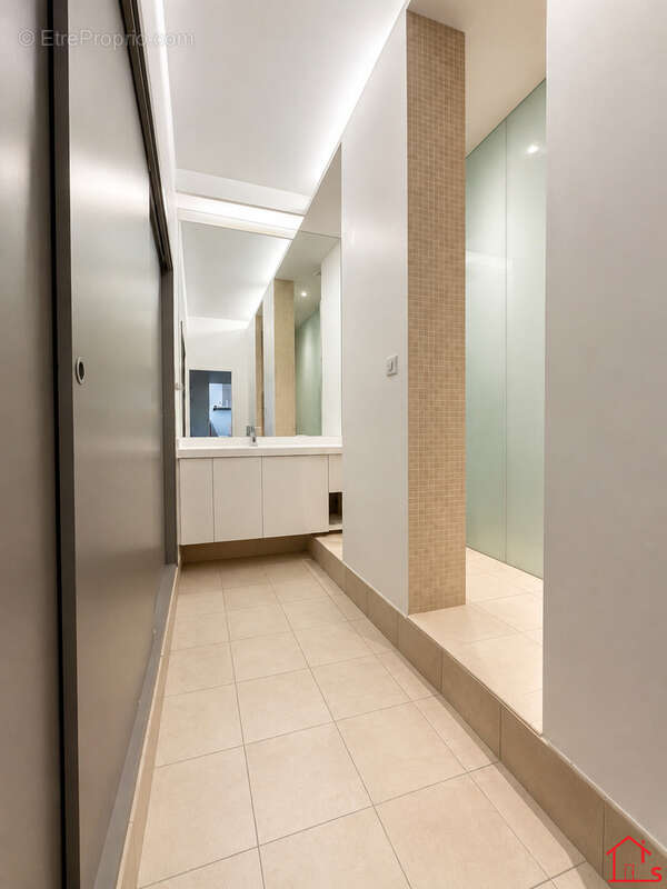 Avenue anatole france vaste appartement de caractere - photo 16