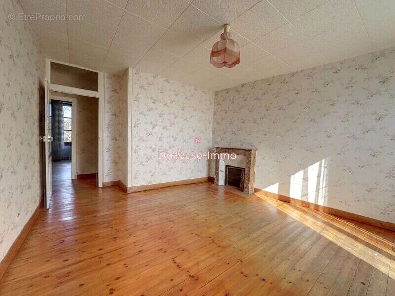 Maison à SAINT-COSME-EN-VAIRAIS