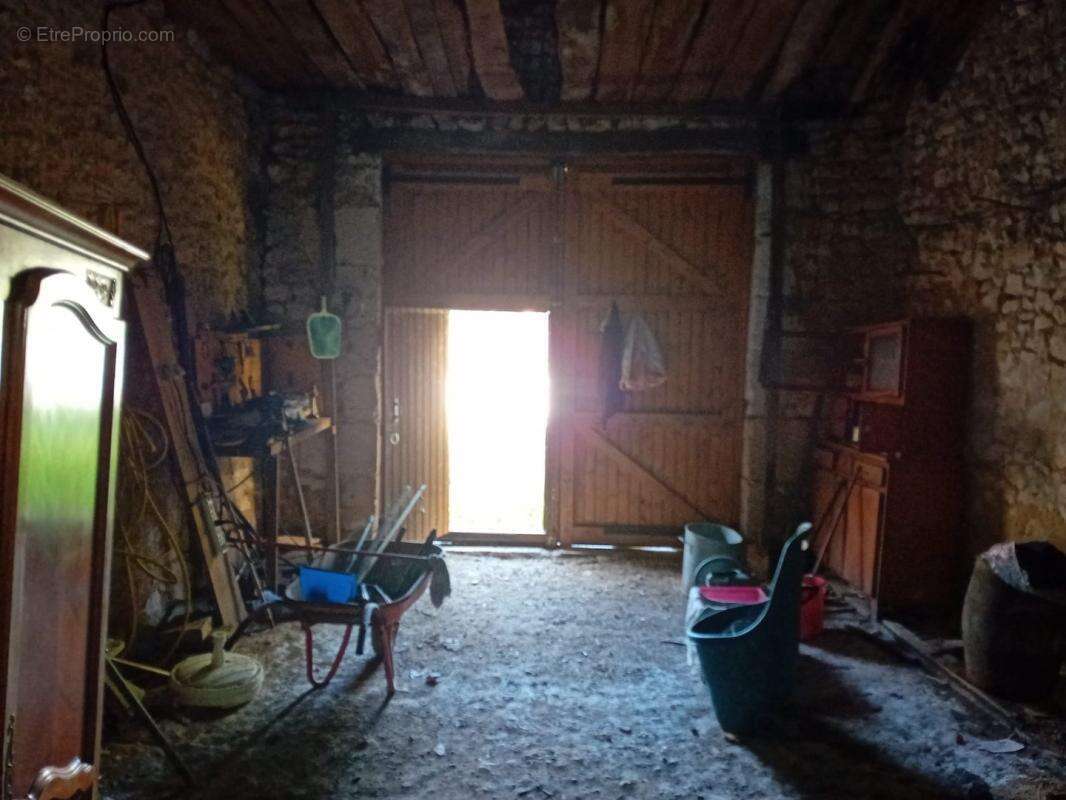 Commerce à SAINT-PARDOUX-LA-RIVIERE