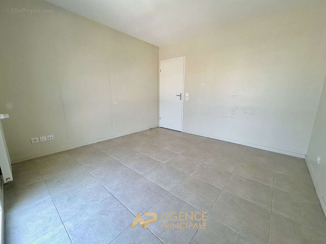 La Rochelle - La Pallice - Appartement T3 de 62 m² avec terrasse, ascenseur et parking - photo 12