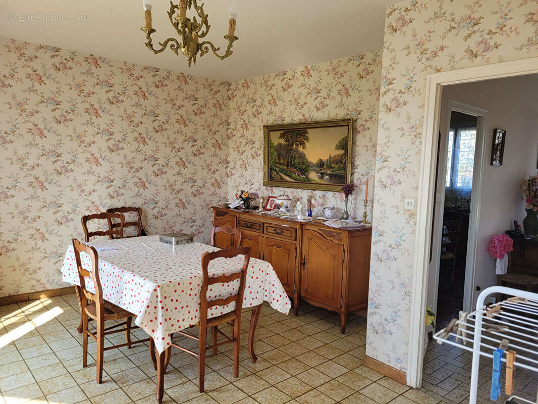 SOUS OFFRE - ECHILLAIS - Maison de plain-pied de  80 m² avec garage double et jardin clos - photo 6