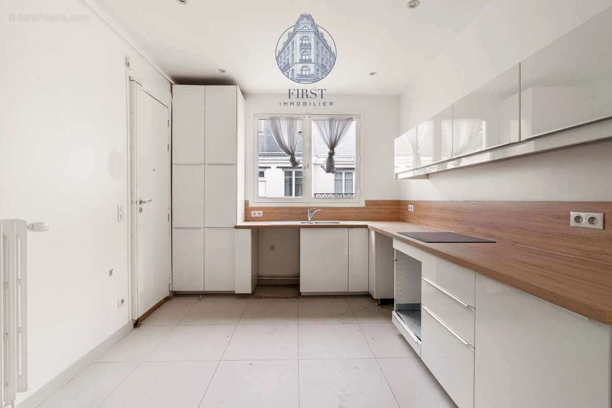 Appartement à PARIS-8E