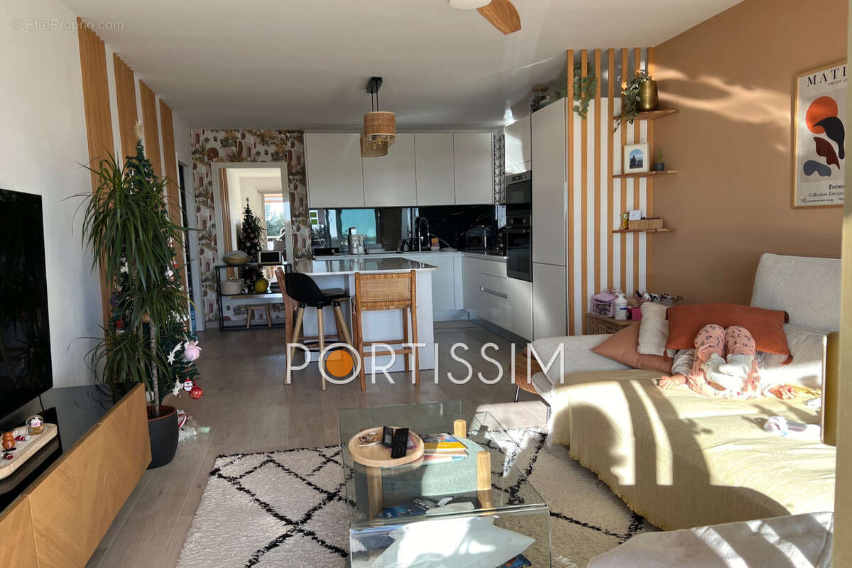 Appartement à SAINT-LAURENT-DU-VAR