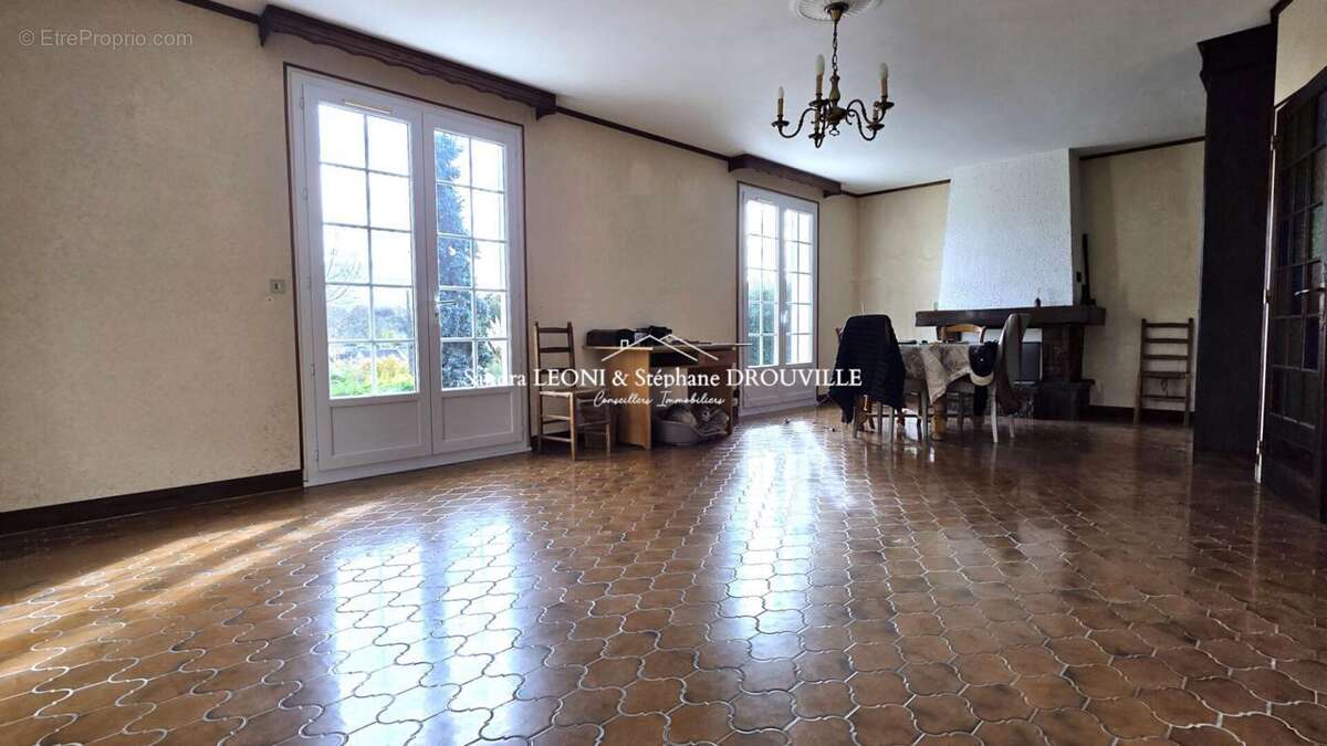 Maison à JOUY