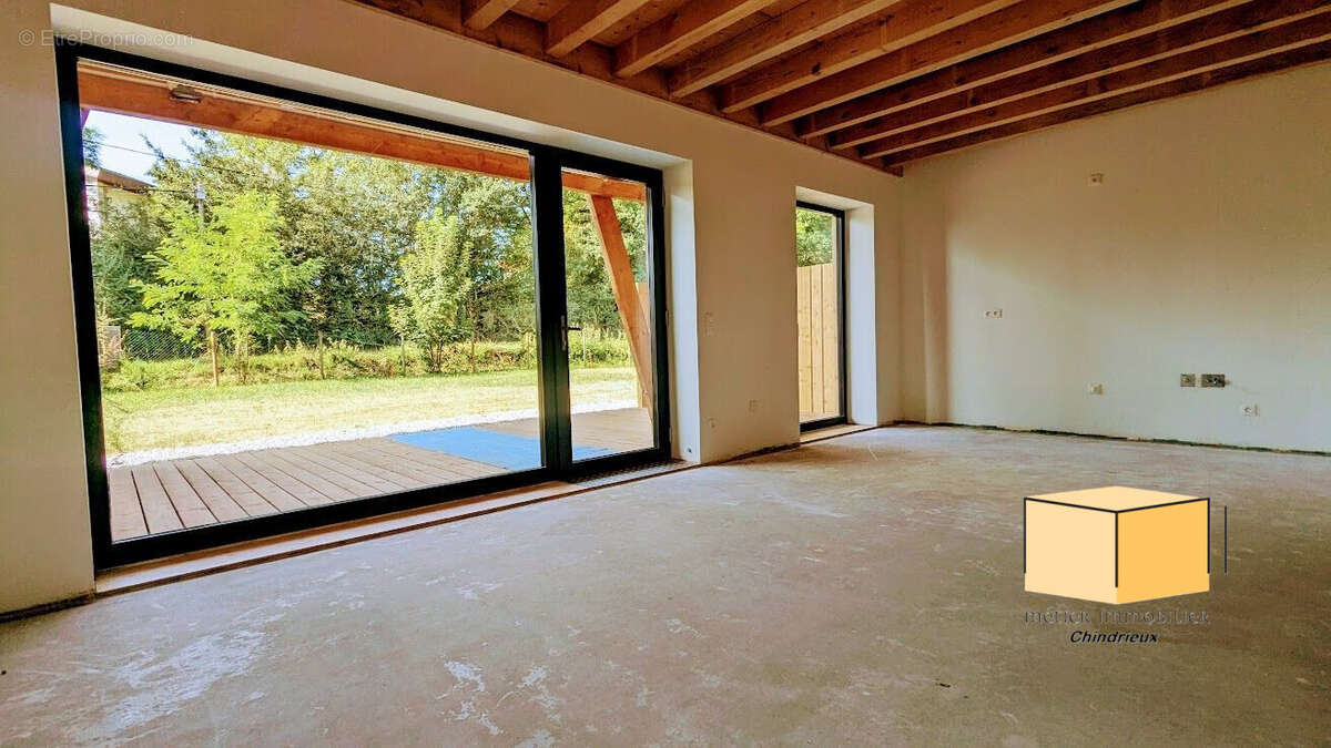 Appartement à CEYZERIEU