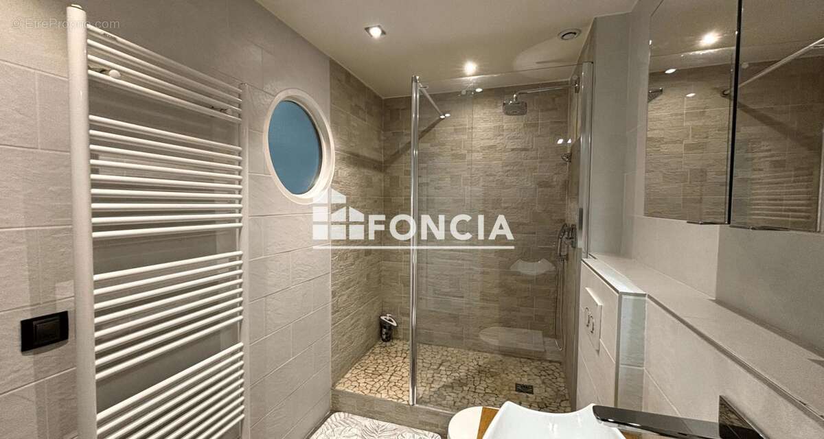 Appartement à LA ROCHE-SUR-FORON