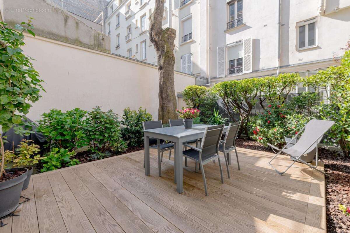 Appartement à PARIS-16E