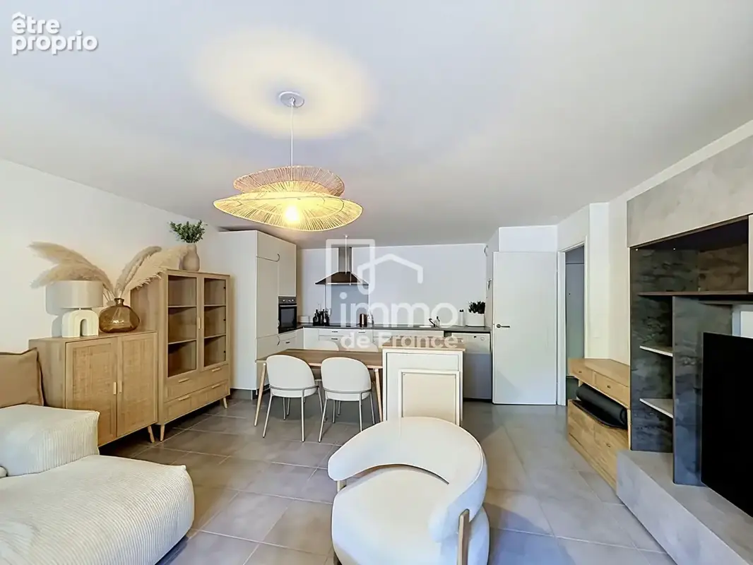 Rare T2 en rez-de-jardin avec terrasse, piscine résidents, garage et parking proche Genève - photo 3