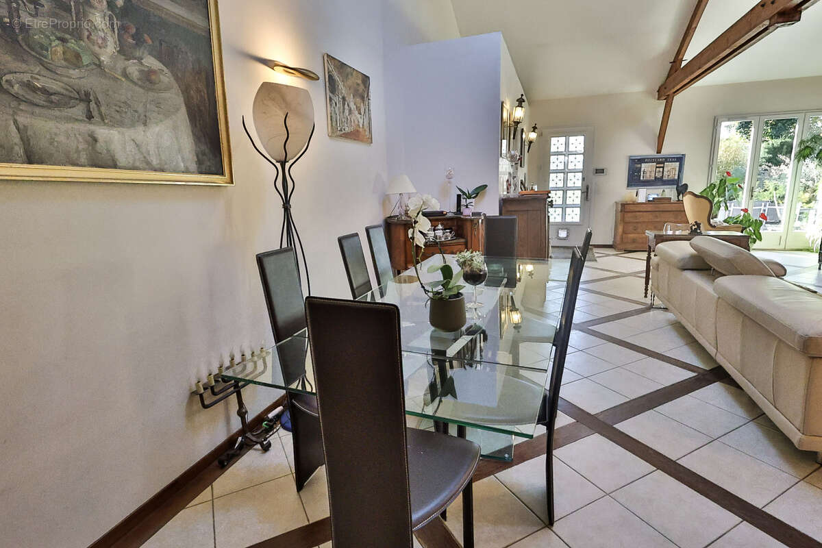 Maison à SAINTRY-SUR-SEINE