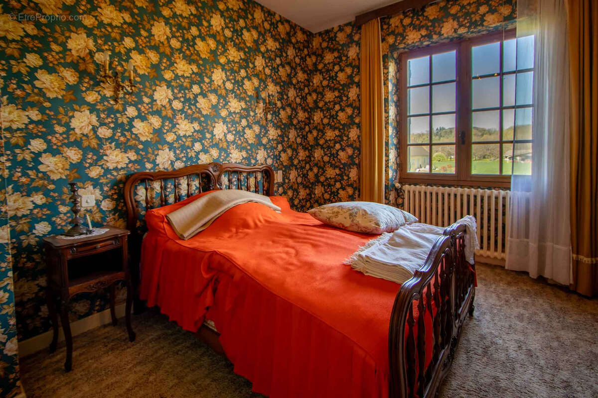 Maison à SAINT-JULIEN-DE-LAMPON