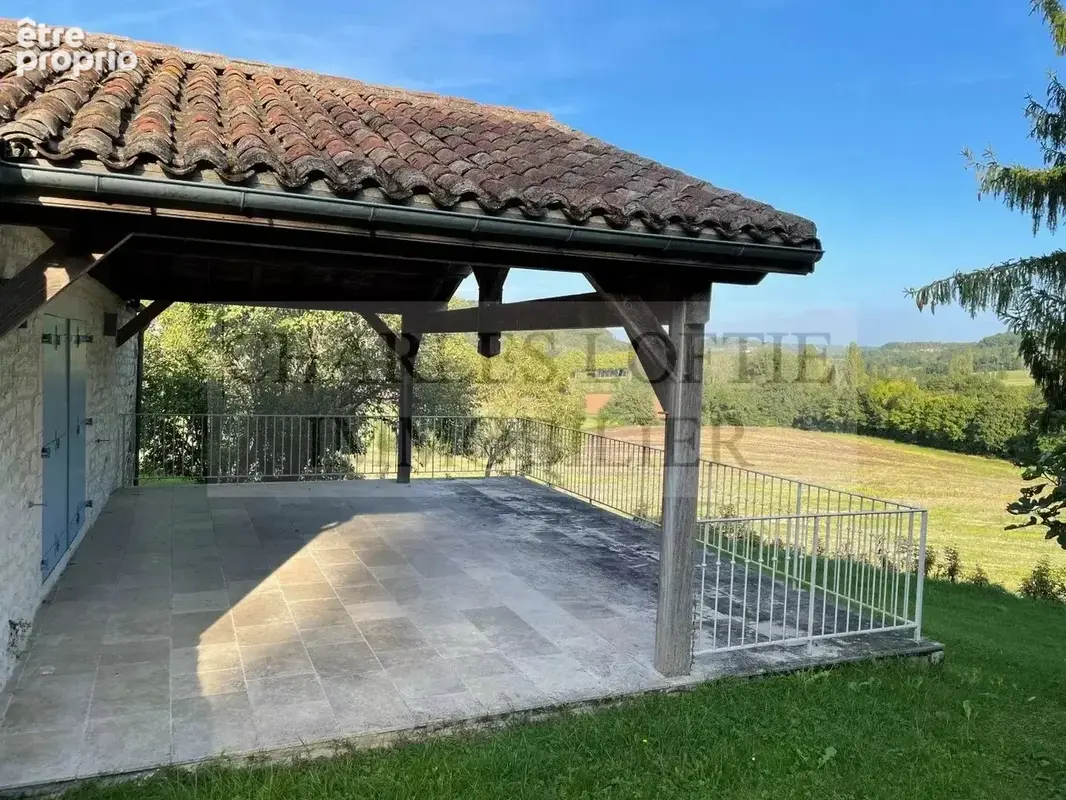 Bel ensemble avec 3 bâtiments rénovés, hangar, piscine et vues dominantes - photo 31