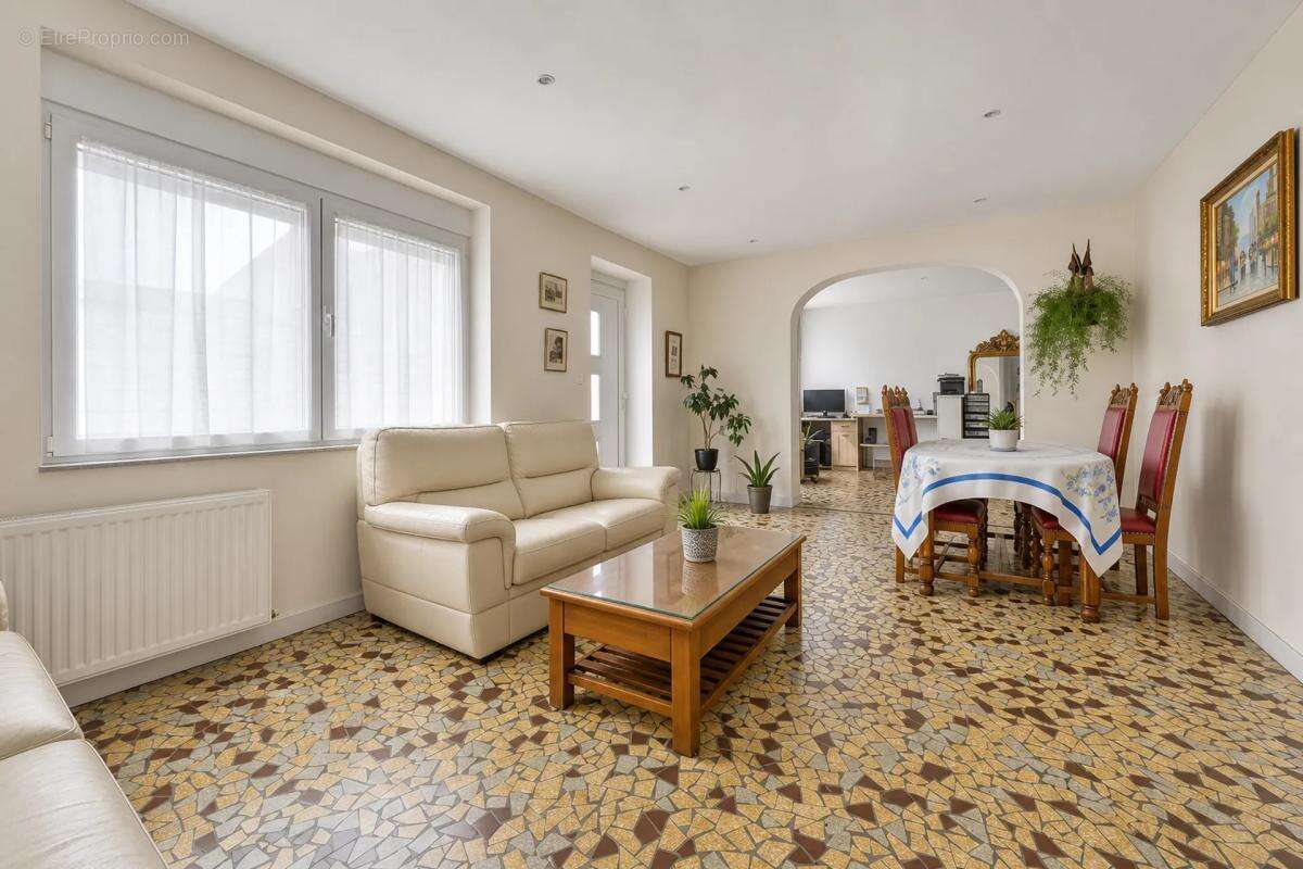 Maison 7 pièces 148 m² à Reignac avec jardin - photo 2
