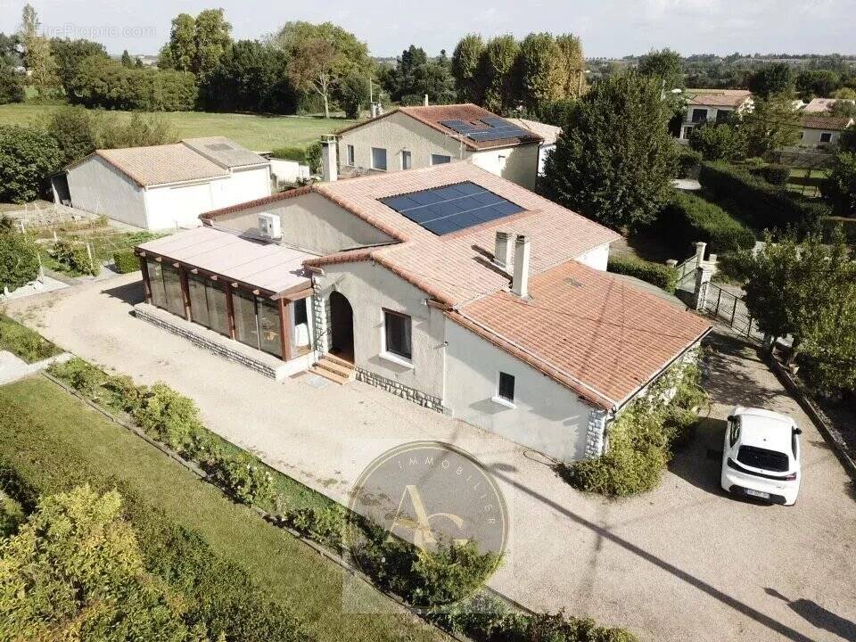 Maison à VILLENEUVE-LA-COMPTAL