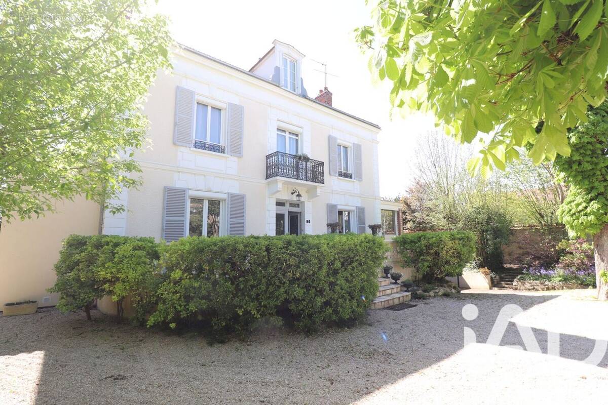 Photo 1 - Maison à MONTEREAU-FAULT-YONNE