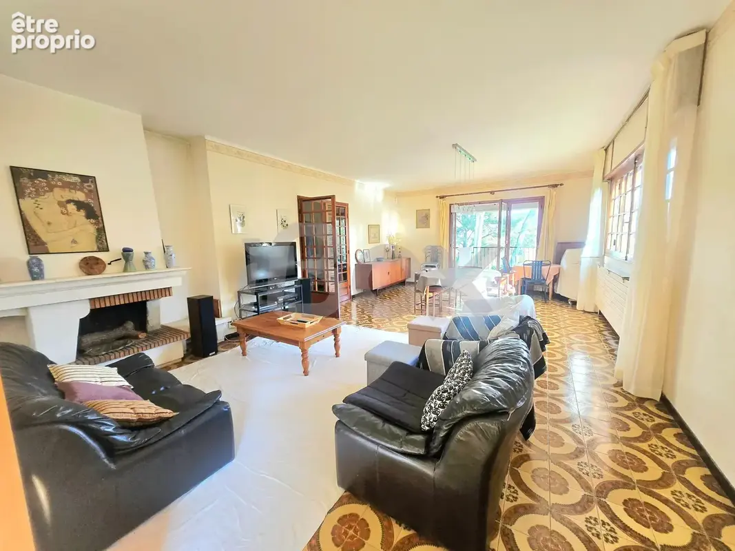 Villa 7 pièces sur 1 932 m2 de terrain avec piscine   Mer à pied - photo 7