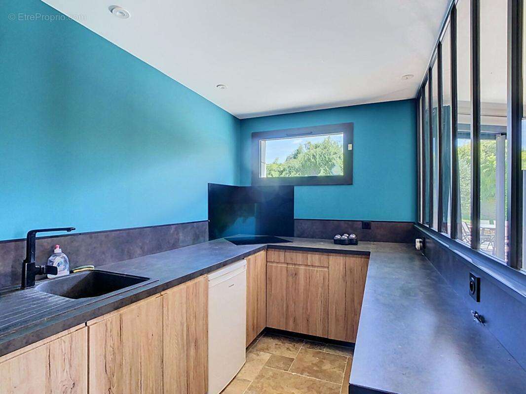 Belle propriété contemporaine avec piscine chauffée, dépendances et prestations de qualité - photo 15