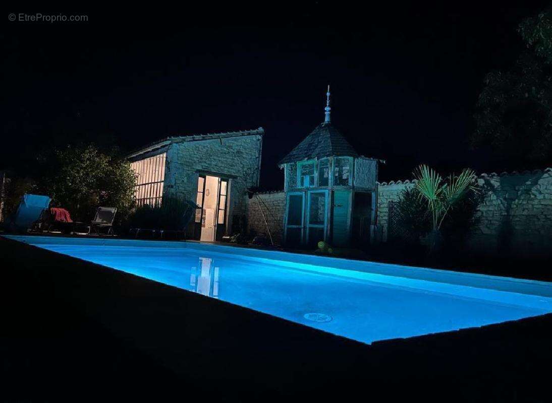 Maison 455 m² à Ruffec  - photo 2