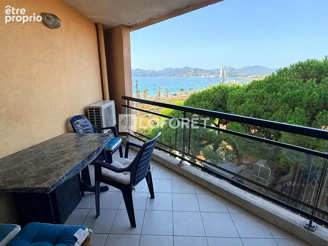 Cannes La Bocca :  appartement 2 pièces 27 m2 avec Terrasse et Parking - photo 2