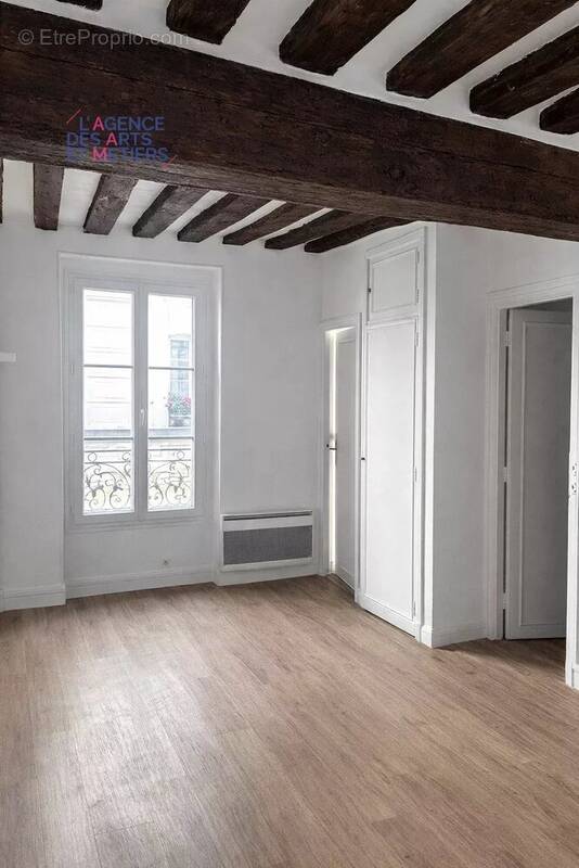 Appartement à PARIS-3E