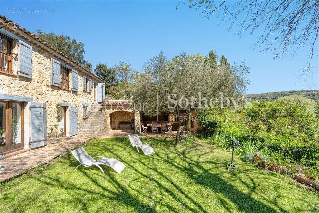 Mas provençal rénové en pierre avec piscine et jardin paysager, à 40 min de Cannes - photo 4