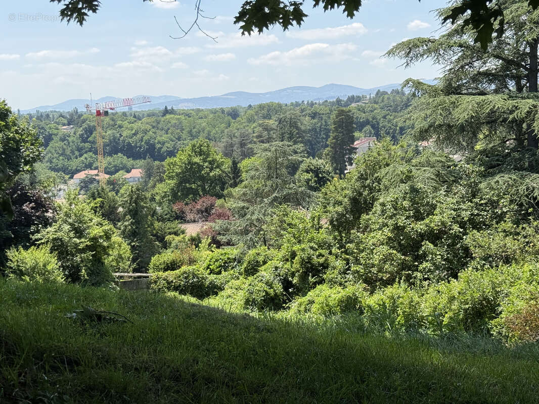 Terrain à CHARBONNIERES-LES-BAINS