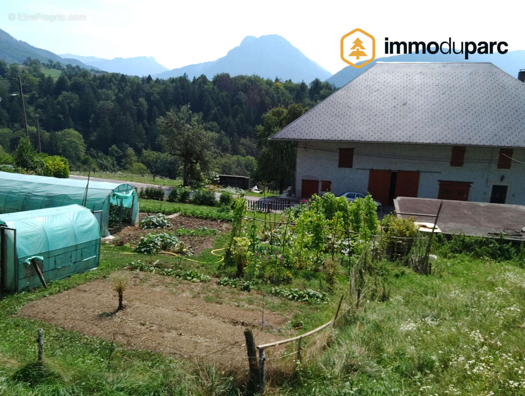 Terrain à BELLECOMBE-EN-BAUGES