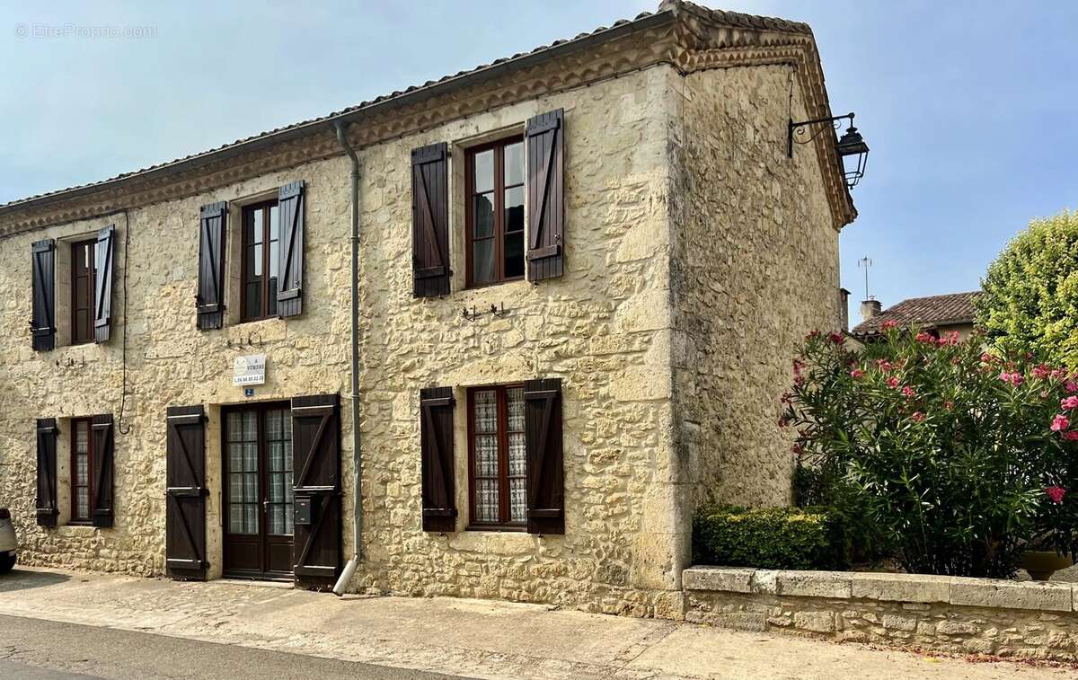 Maison de village avec cour intérieure, garage et atelier au cœur d'une bastide gersoise - photo 2