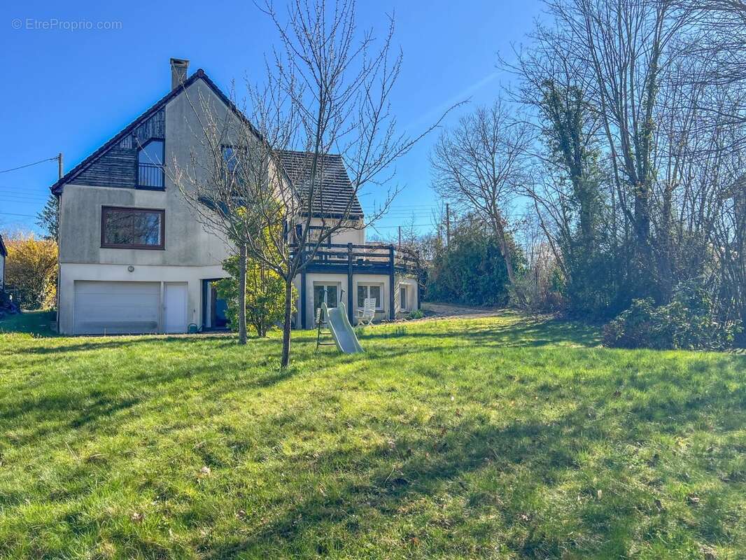 Maison à LE MESNIL-SAINT-DENIS