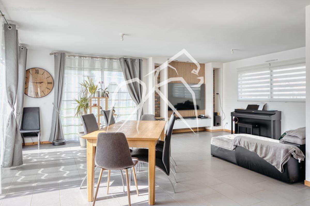 Maison semi plain-pied 7 pièces  169 m²  Avec jardin, terrasse et garage  SAINT PIERRE DE VARENGEVILLE 76480 - photo 3