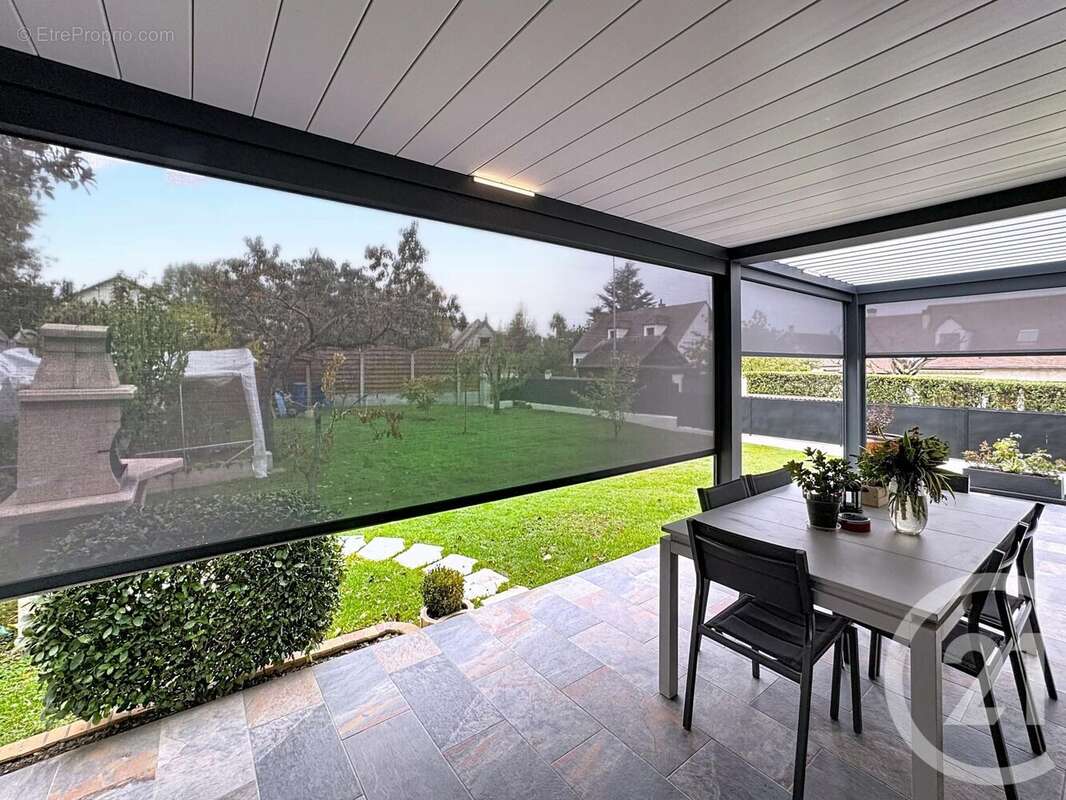 Maison à VAUX-LE-PENIL