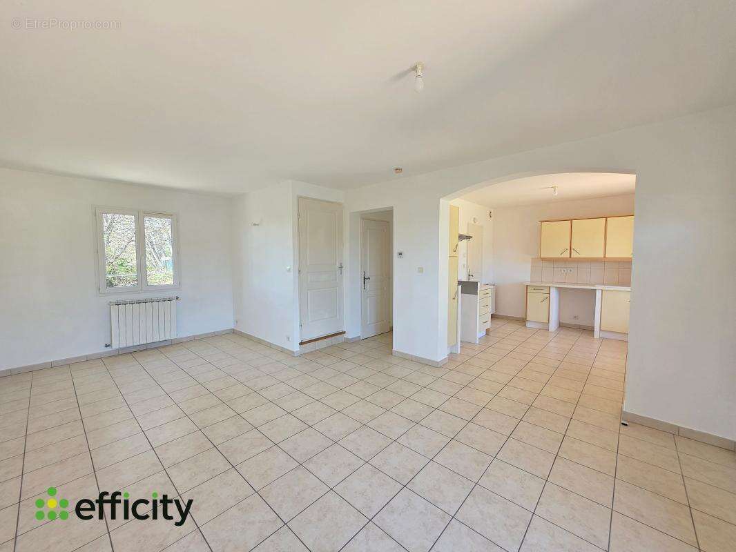 Maison à REVEST-DU-BION