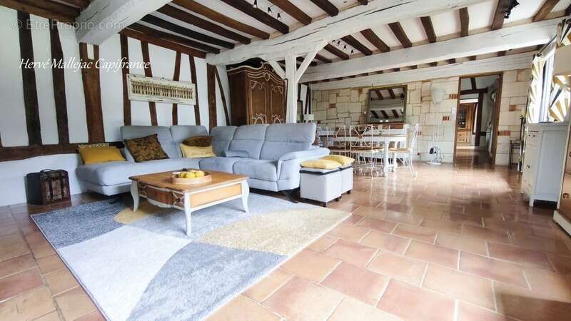 A 20 KMS de Fécamp. Ensemble immobilier comprenant 2 habitations (303 m²);1 piscine; triple garage; Terrain 5215 m² - photo 24
