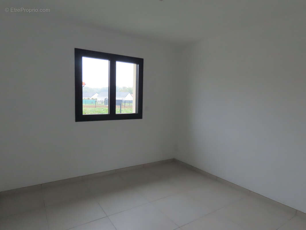 Maison à COGNAT-LYONNE