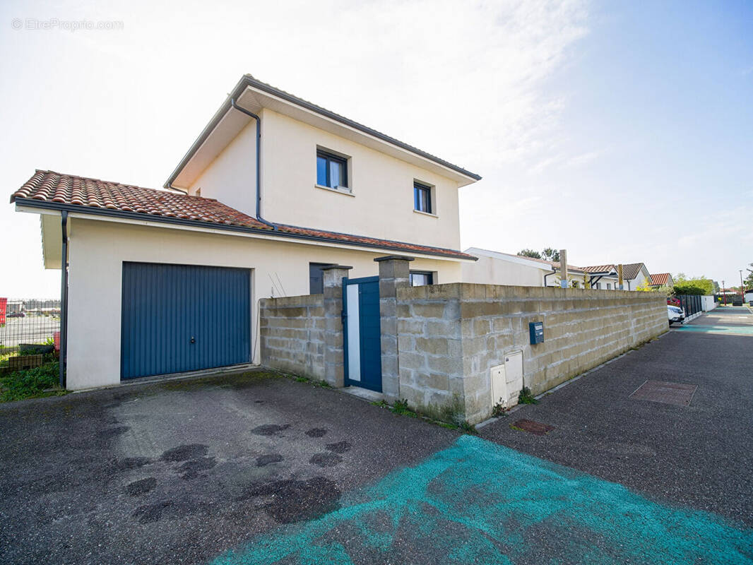 Maison à PARENTIS-EN-BORN