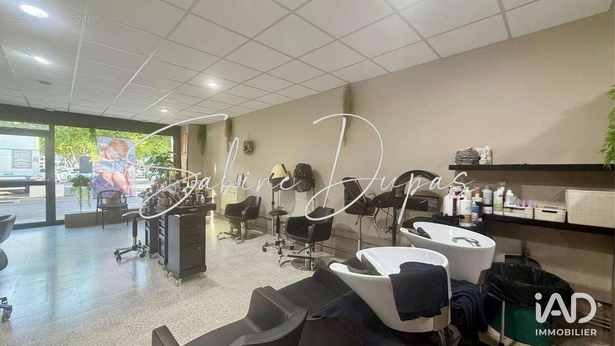 Photo 4 - Commerce à SENAS