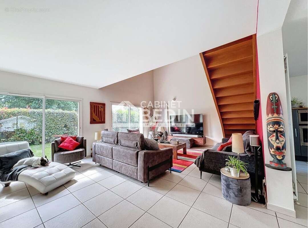 Maison à SAINT-MEDARD-D'EYRANS