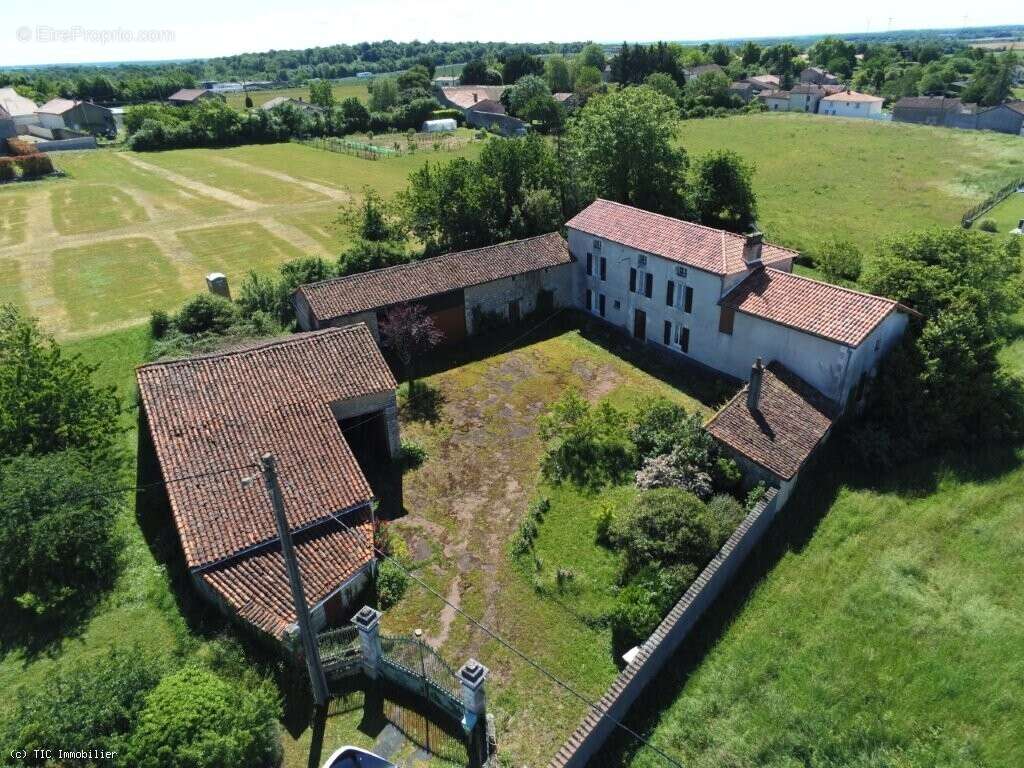 Maison à RUFFEC