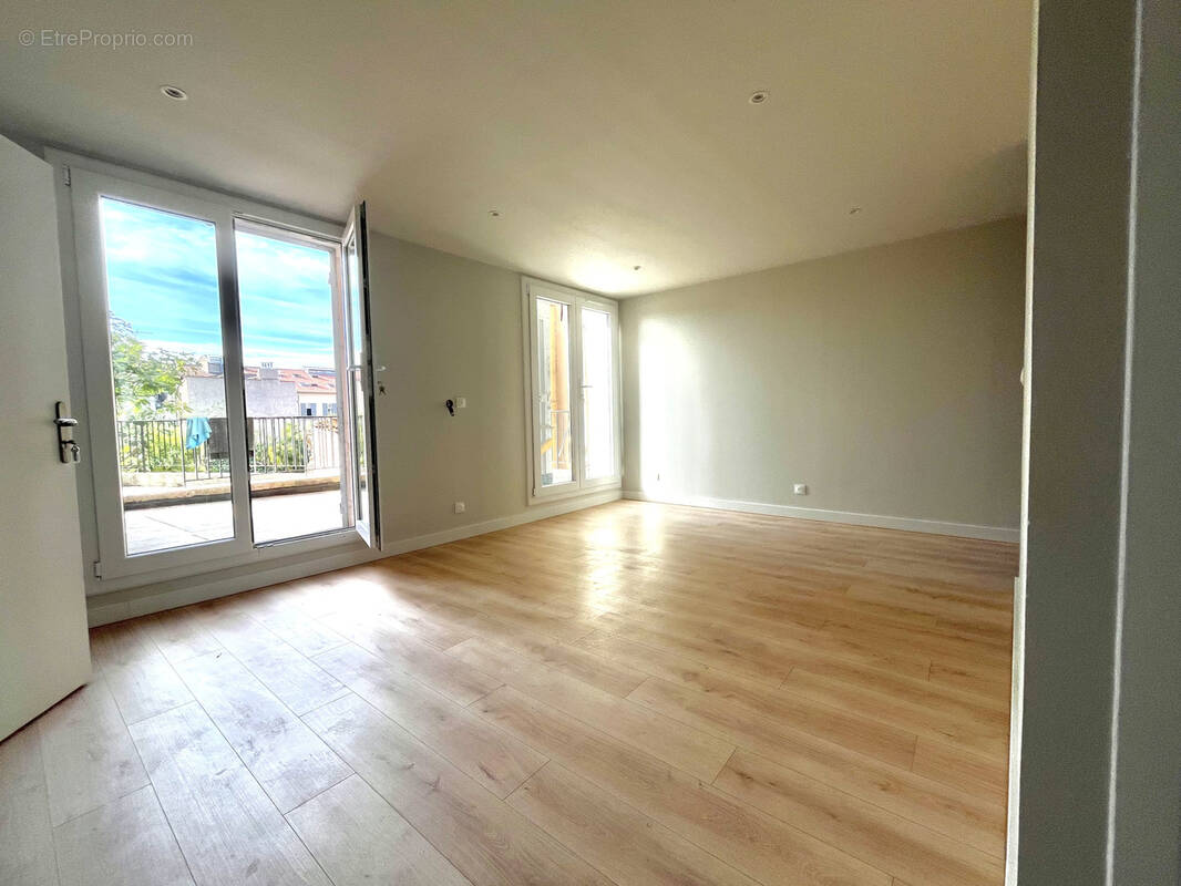 Appartement à MARSEILLE-1E